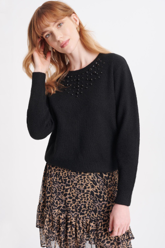 Czarny sweter z długimi, zakończonymi ściągaczami rękawami Czarny sweter z długimi, zakończonymi ściągaczami rękawami