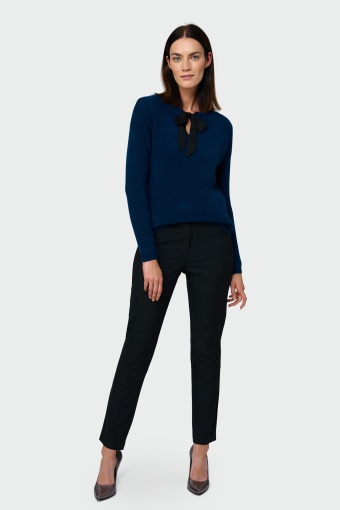 Miękki sweter z wiązaniem