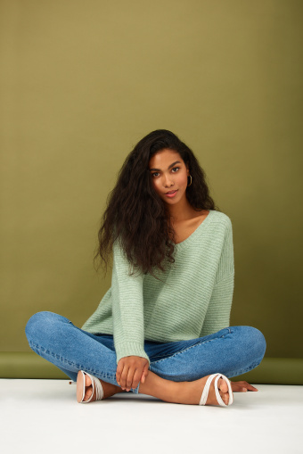 Sweter o luźnym kroju z dzianiny strukturalnej, miętowy