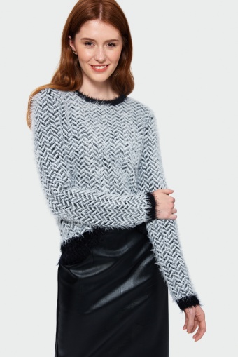 Miękki sweter o dopasowanym kroju