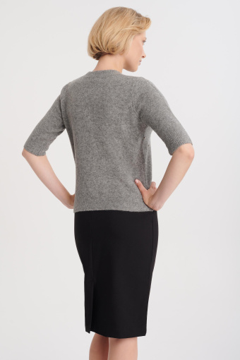 Szary sweter z błyszczącą aplikacją z cyrkonii