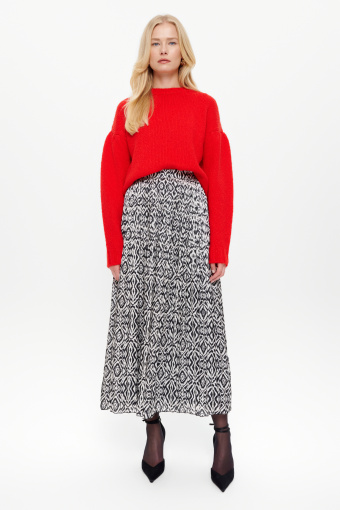 Czerwony sweter z baloniastym rękawem