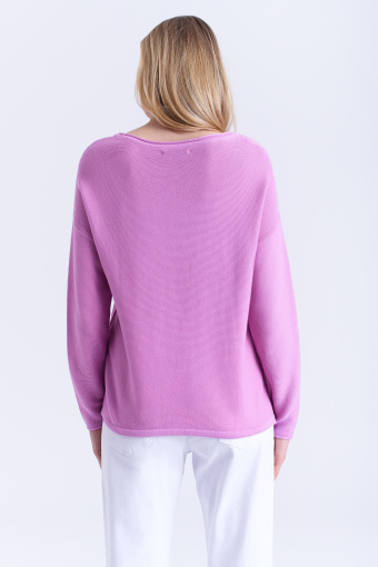 Różowy sweter z półokrągłym dekoltem