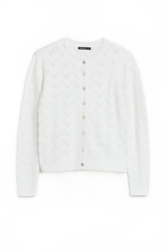 Ażurowy kardigan zapinany na szereg drobnych guzików