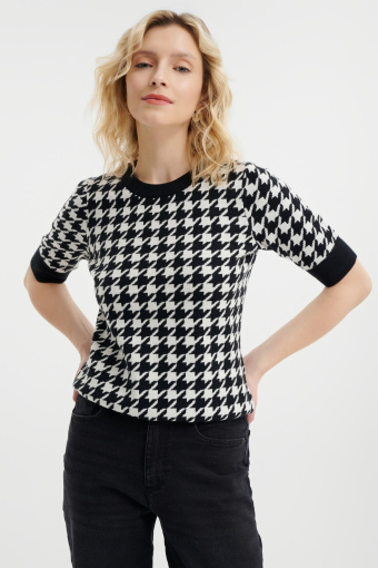 Dopasowany czarno-biały sweter z krótkim rękawem