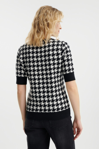 Dopasowany czarno-biały sweter z krótkim rękawem