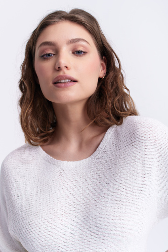 Kremowy, prosty sweter