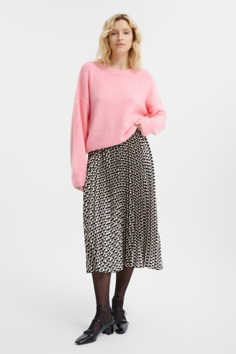 Jasnoróżowy sweter z półokrągłym dekoltem