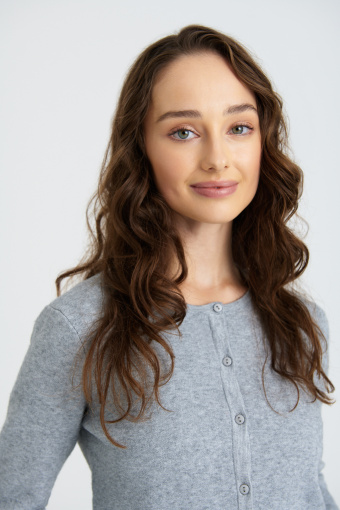 Klasyczny, szary kardigan z okrągłym dekoltem