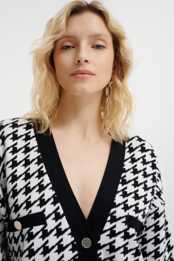 Luźny kardigan w pepitkę