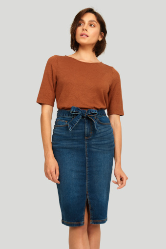 Dopasowany sweter w kolorze ochry, rękaw do łokcia