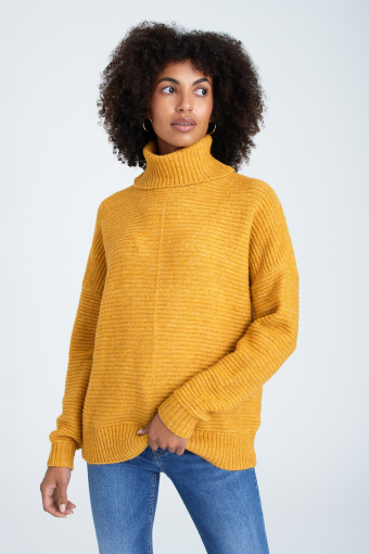 Efektowny, musztardowy golf z dzianiny w prążek