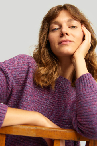 Sweter o luźnym kroju z dzianiny strukturalnej