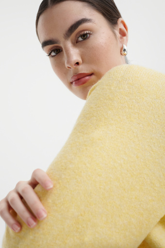 Miękki sweter z szerokim rękawem 7/8 Miękki sweter z szerokim rękawem 7/8