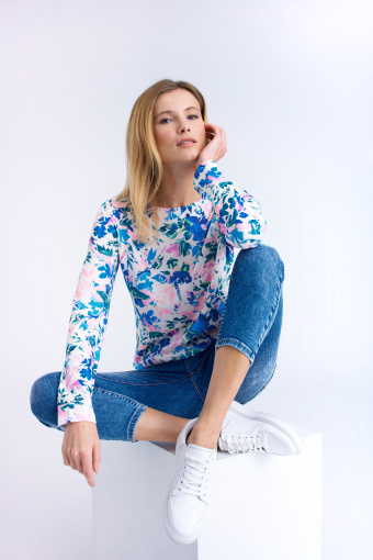 Sweter z nadrukiem w pastelowe kwiaty