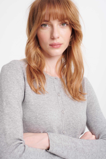 Sweter w szarym kolorze