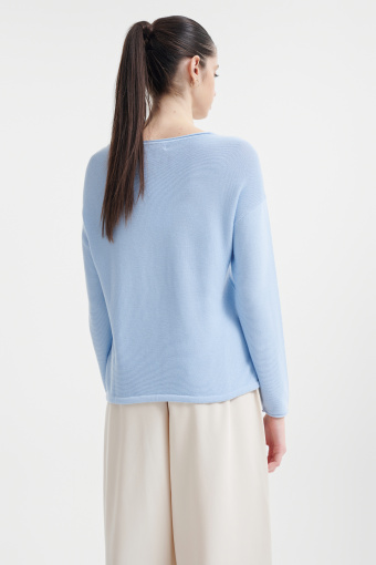 Błękitny sweter ze ściągaczem u dołu  Błękitny sweter ze ściągaczem u dołu