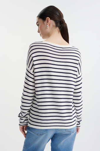 Sweter w czarne paski ze ściągaczem u dołu  Sweter w czarne paski ze ściągaczem u dołu