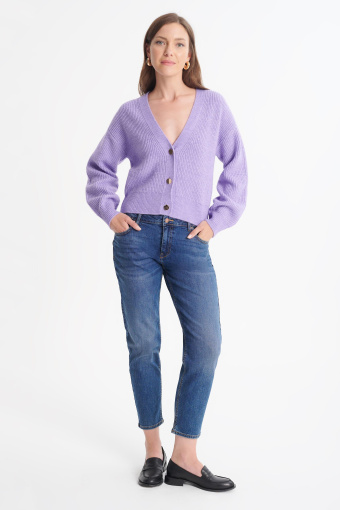 Krótki, jasnofioletowy kardigan