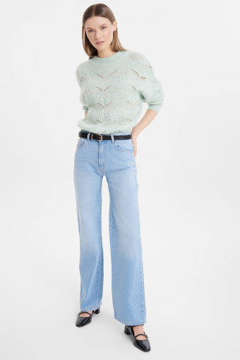 Ażurowy sweter w miętowym kolorze