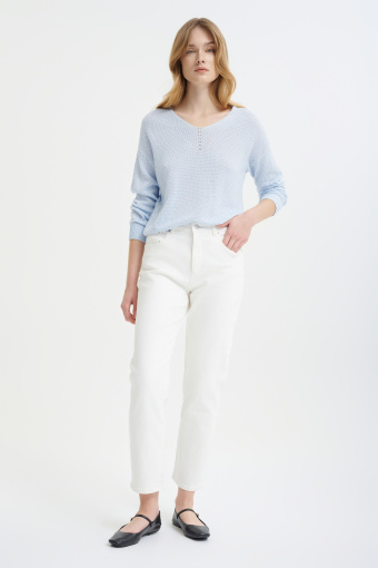 Ażurowy sweter w błękitnym kolorze 