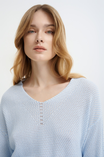 Ażurowy sweter w błękitnym kolorze 