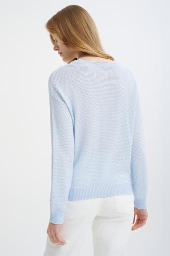 Ażurowy sweter w błękitnym kolorze 