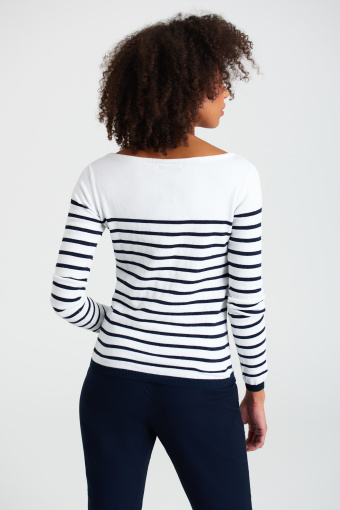 Biały, wiskozowy sweter w połyskujące paski