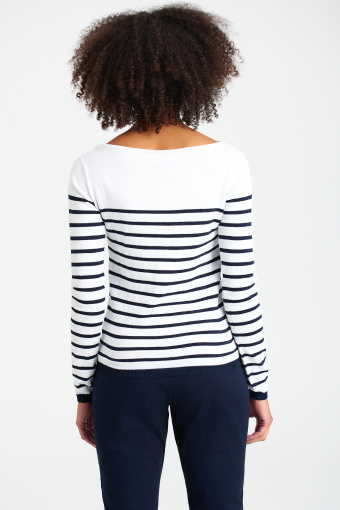 Biały, wiskozowy sweter w połyskujące paski