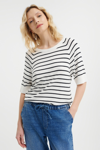 Sweter basicowy w paski z krótkim rękawem 