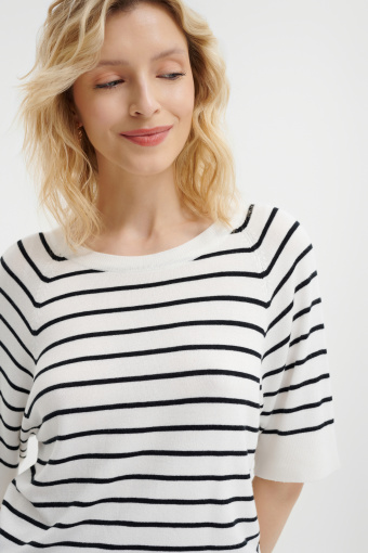 Sweter basicowy w paski z krótkim rękawem 