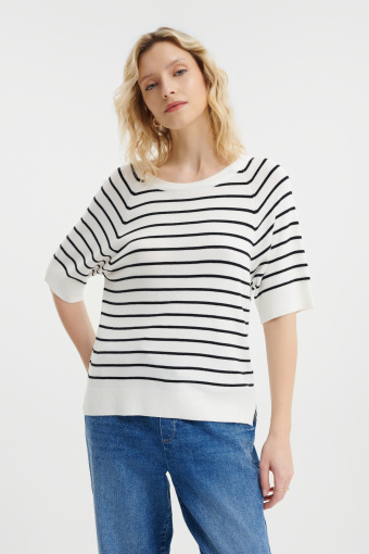Sweter basicowy w paski z krótkim rękawem 