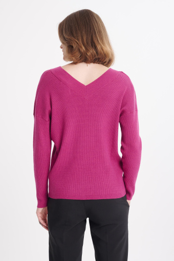 Luźny sweter z prążkowanej dzianiny