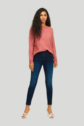 Sweter o luźnym kroju