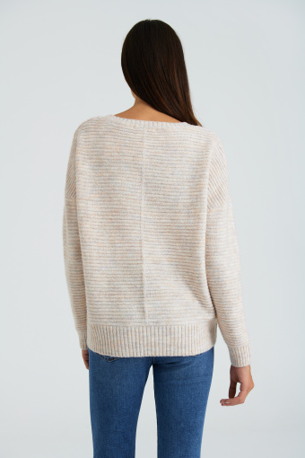 Kremowy sweter z dzianiny strukturalnej w prążek, fason oversize Kremowy sweter z dzianiny strukturalnej w prążek, fason oversize
