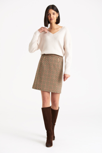 Kremowy sweter z dzianiny strukturalnej w prążek