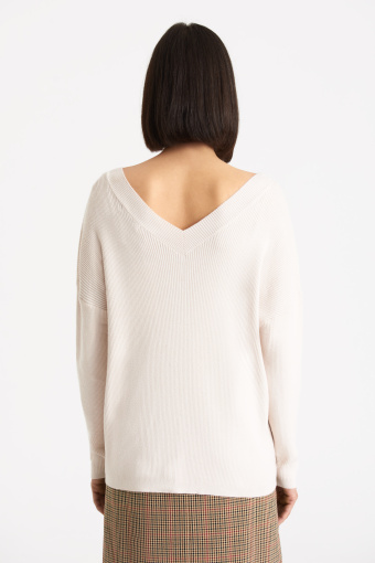 Kremowy sweter z dzianiny strukturalnej w prążek