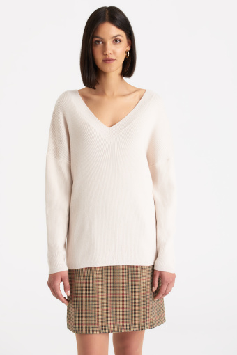 Kremowy sweter z dzianiny strukturalnej w prążek