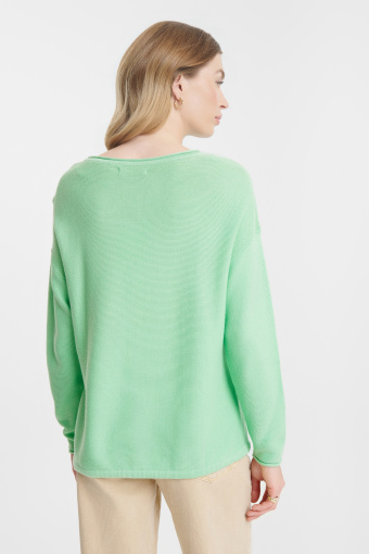 Seledynowy sweter z troczkami u dołu