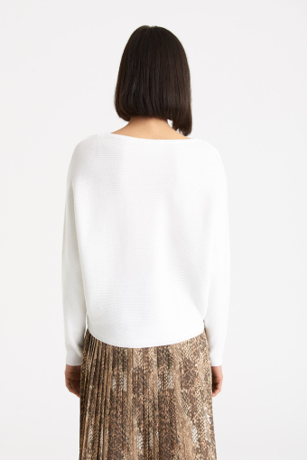 Biały sweter typu kimono Biały sweter typu kimono