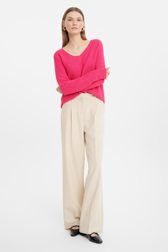 Malinowy sweter w stylu casual