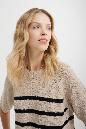 Beżowy sweter z rękawem do łokcia