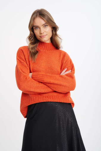 Pomarańczowy sweter z półgolfem Pomarańczowy sweter z półgolfem