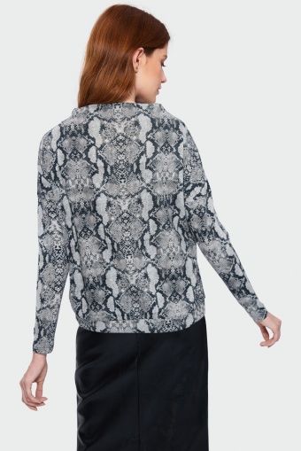 Sweter z luźną stójką Sweter z luźną stójką
