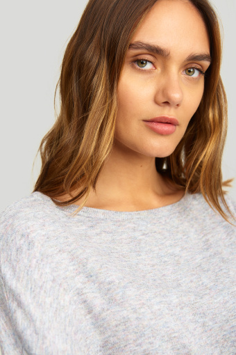 Sweter o luźnym kroju