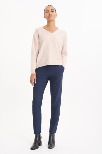 Luźny casualowy sweter w kolorze ecru Luźny casualowy sweter w kolorze ecru