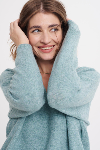 Komfortowy, luźny sweter z dodatkiem wełny