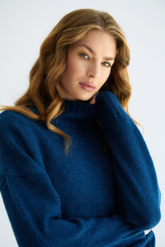 Ciemnoniebieski sweter z domieszką wełny, półgolf Ciemnoniebieski sweter z domieszką wełny, półgolf