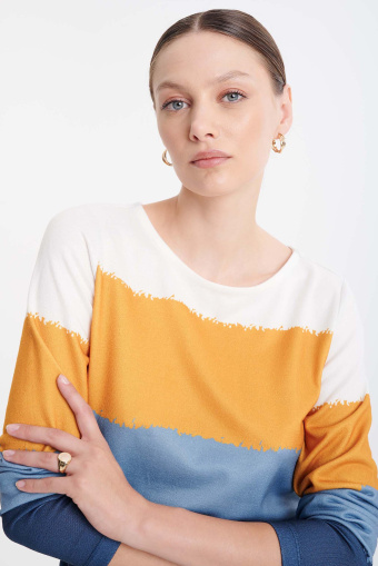 Lekki sweter w multikolorowe pasy