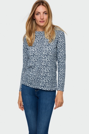 Wzorzysty sweter o dopasowanym kroju